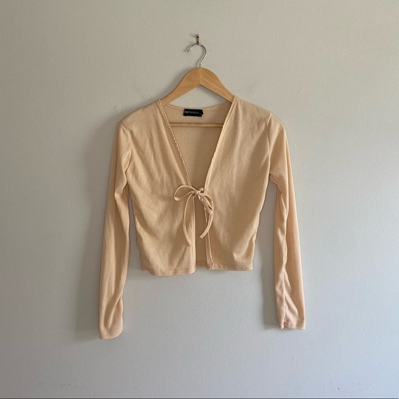 PrettyLittleThing Y2K Sand Beige Ribbed Tie Front Crop Top, size 2 - Picture 3 of 9